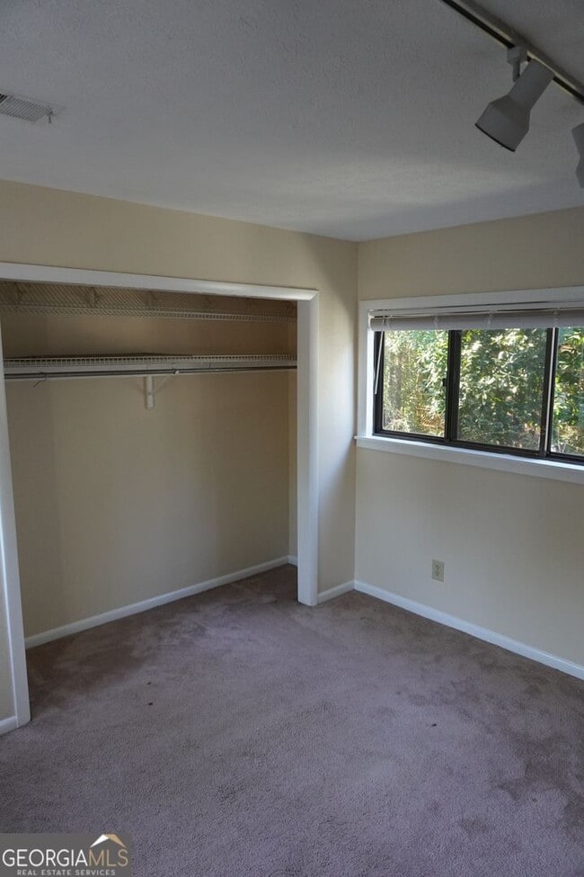 Photo - 195 Woodstone Dr