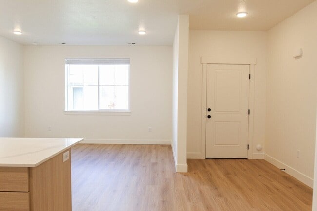 271 W 690 N