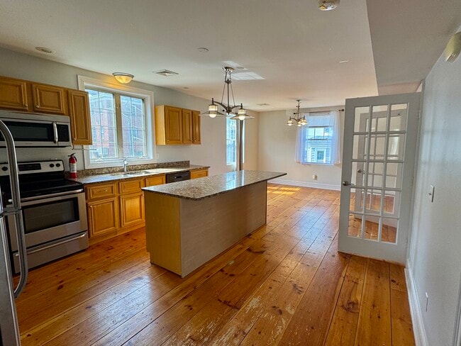 Building Photo - 15 Ames St Unit 2
