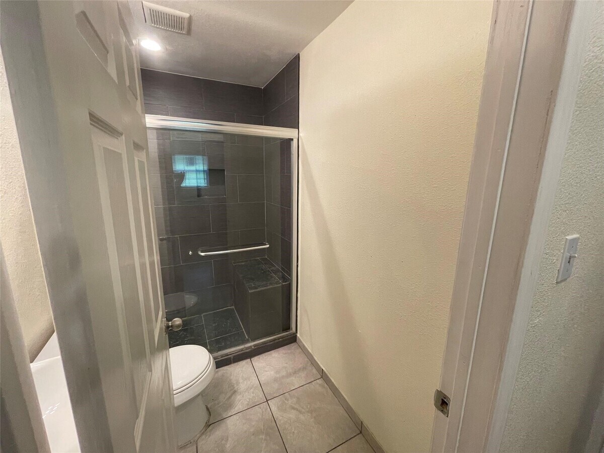 Photo - 3942 King St