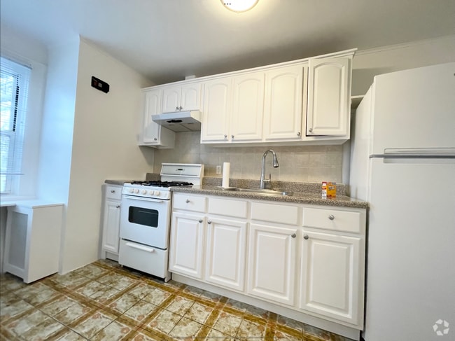 Building Photo - 2545 32nd St Unit 1 Rental