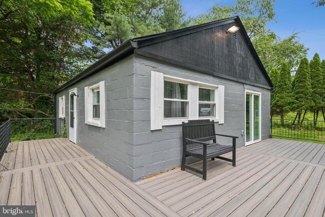 Building Photo - 611 Powell Rd Rental