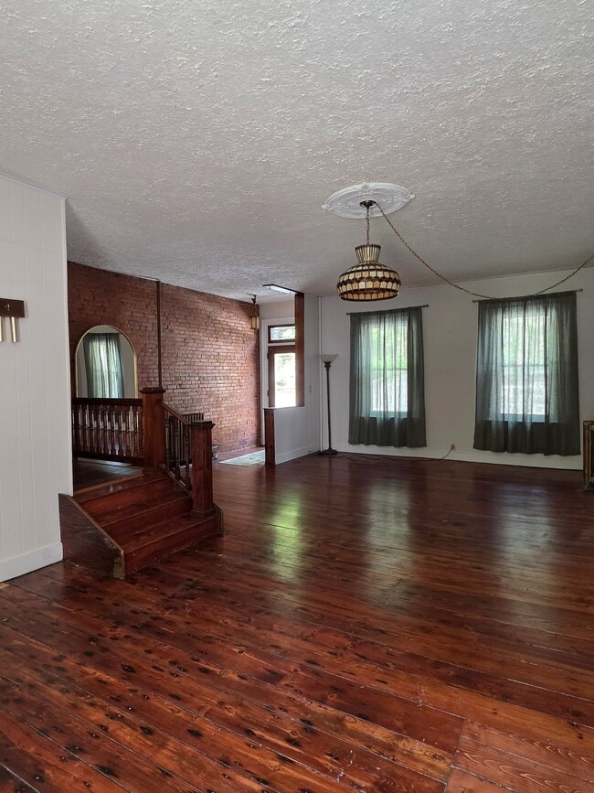 Photo - 131 W Broadway