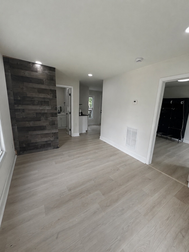 Photo - 7612 Hackett Ave