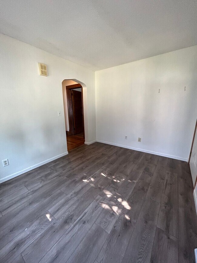 Photo - KK - 04 - Avon St Unidad 1543