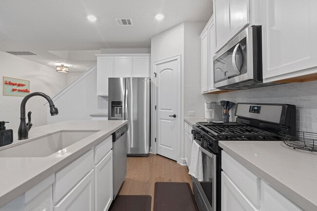 Photo - 6113 Dumfries Ln