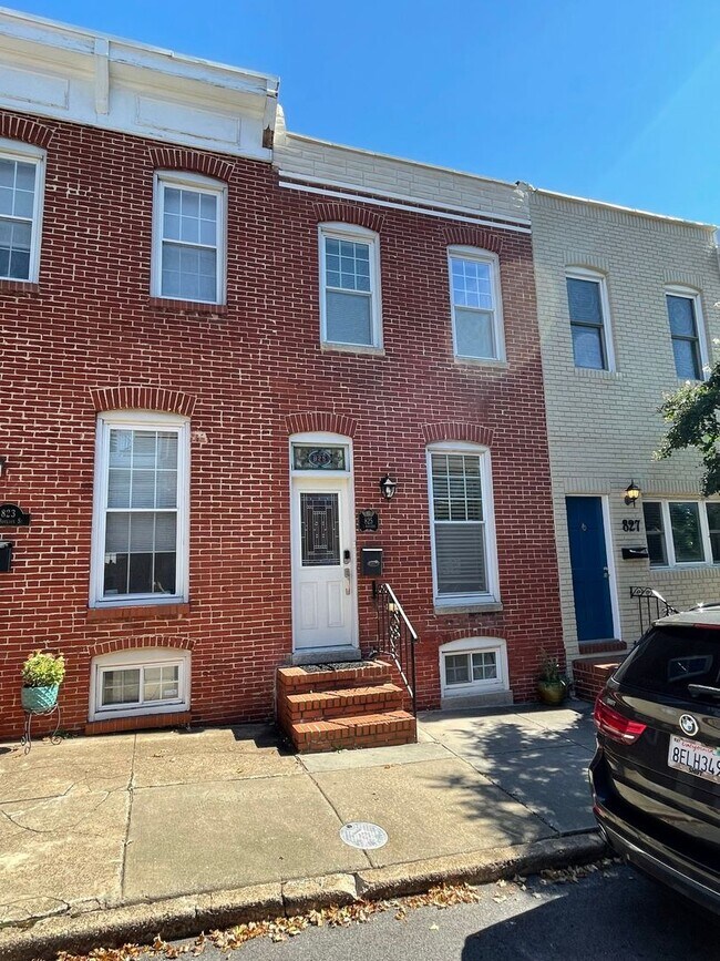 Building Photo - Charming 2 Bedroom/3.5 Bathroom Townhome i...