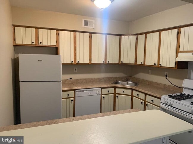 Photo - 2840 Brighton Pl