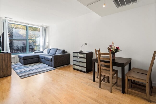 Photo - 222 Montgomery St Unidad 1D