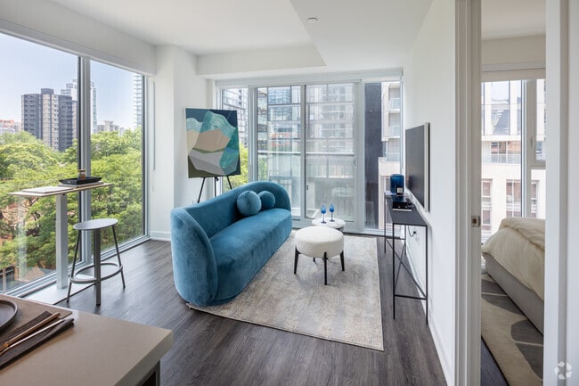2 BR, 2 BA - 799 SF