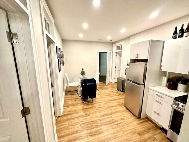 Photo - 829-833 Beacon Unit 304 Unit 304