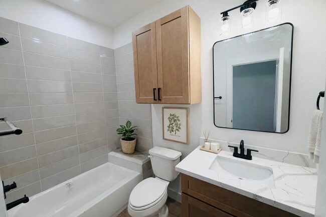 Photo - 5922 Cebra St