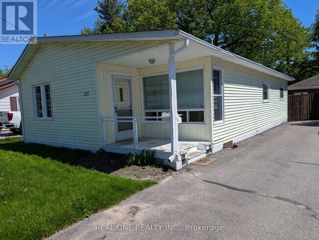 Photo - 157 Bessborough Dr