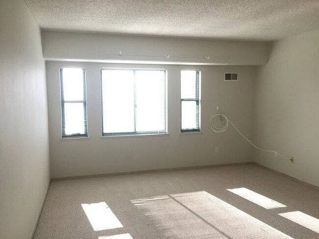 Photo - "Charming 1-Bedroom Oasis in the Heart of Oakland – Your Perfect Urban Retreat Awaits!"