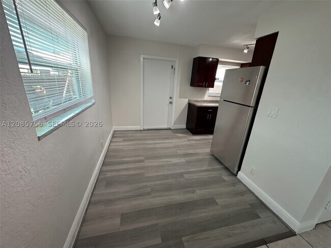 1105 NE 5th Terrace Unit 4