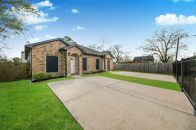 Photo - 7980 Ethel St