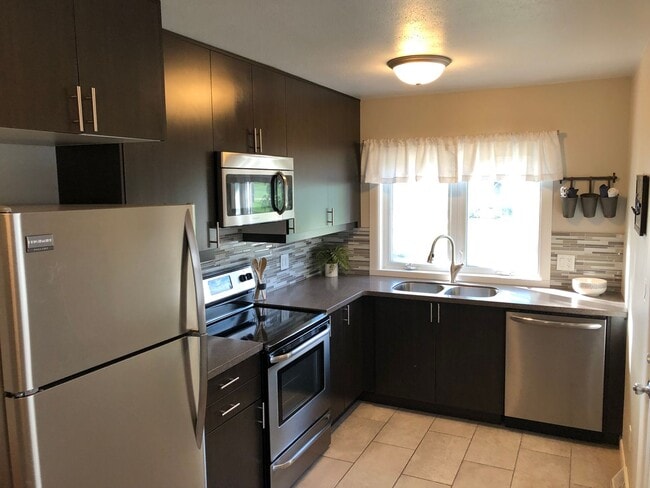 Updated throughout with new master suite! - Updated throughout with new master suite! House
