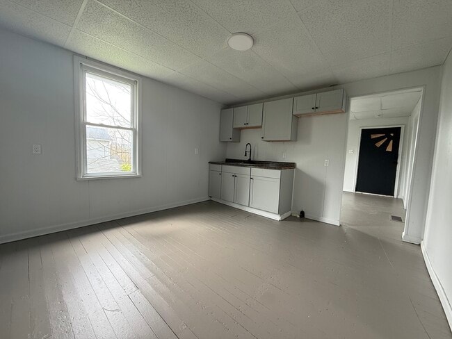 Photo - 2487 Walnut St