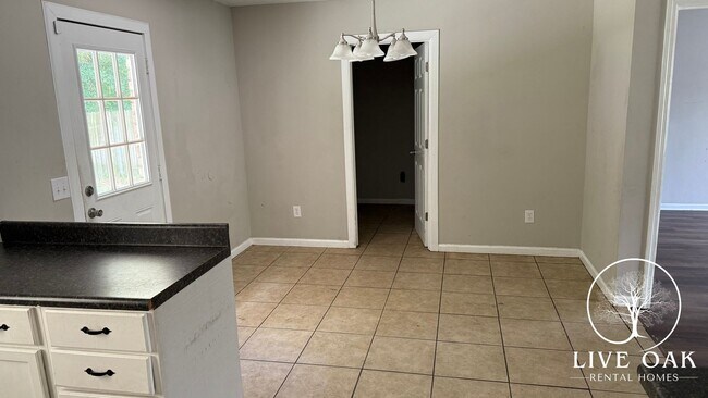 Photo - MOVE-IN SPECIAL: $500 OFF 1st MONTH'S RENT!**