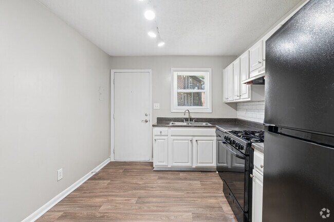 2BR, 1BA - 730SF - Kitchen