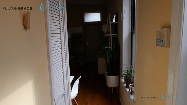 Photo - 1443 N Bosworth Ave Unit 1R