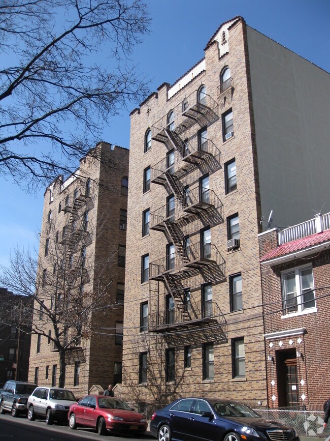 25-74 33rd St