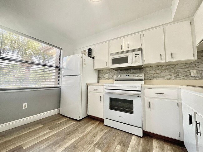 Photo - 6062 Willowpointe Cir Unit 203