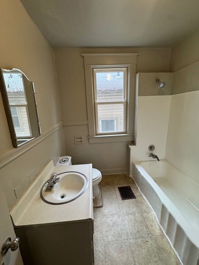 Photo - 1230 Oakland St Unit Apt B