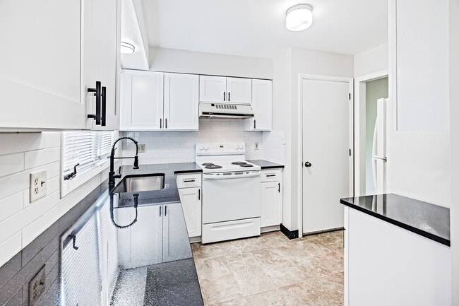 Photo - 33 Foxtail Ct