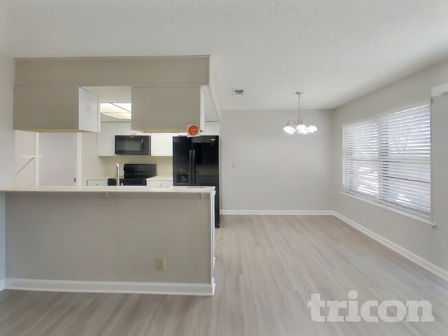 Photo - 7815 Melbury Forest