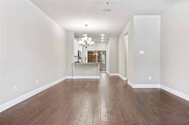 Photo - 313 Tottenham Ct