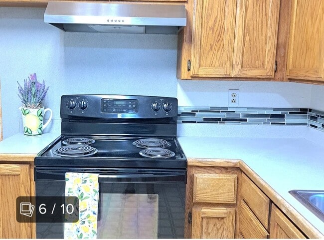 Photo - 857 Henshaw Ave