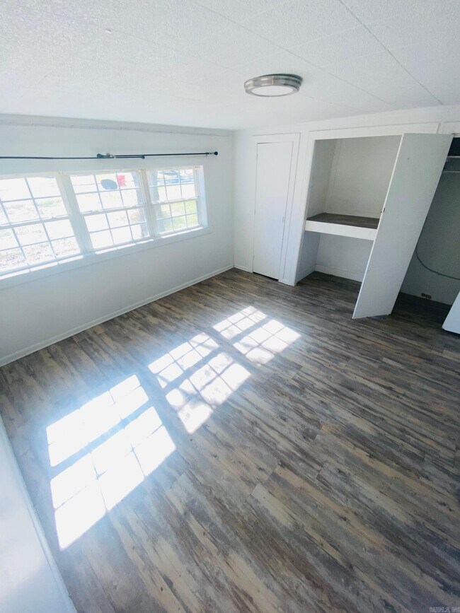 Photo - 309 Roosevelt Cir