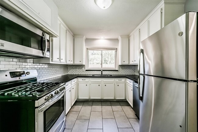 Photo - 4702 Maple St