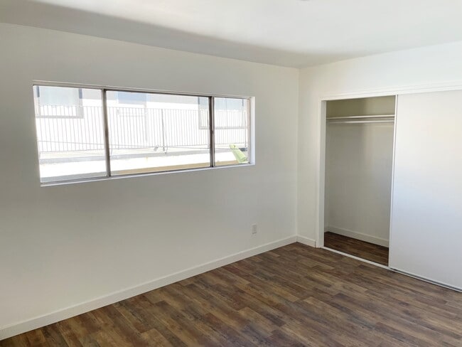 Photo - 727 E Tujunga Ave