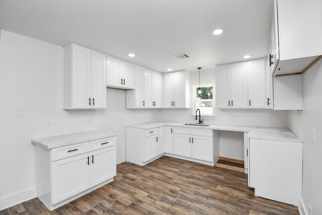 Photo - 8221 Hezekiah Ln