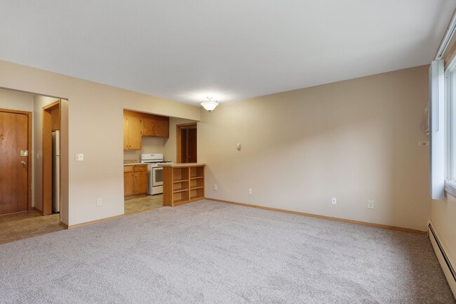 Building Photo - Lyndale Garden Rental