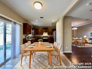 Photo - 6811 Karnes Leaf