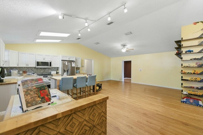 Photo - 408 Etheredge St