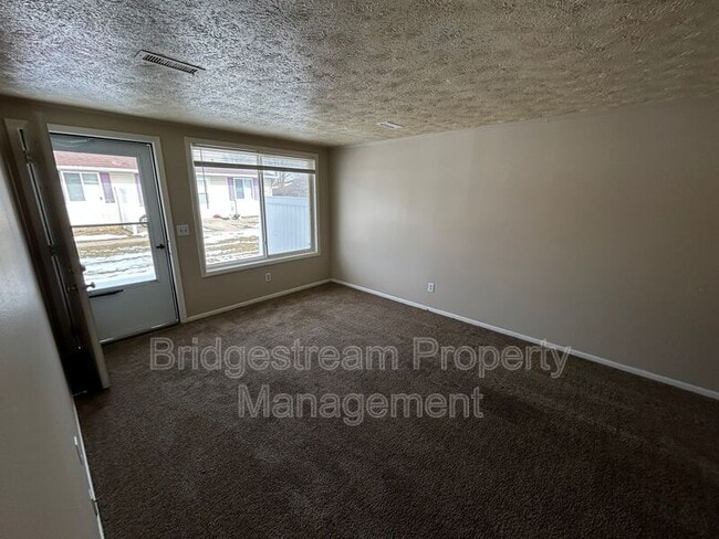 Photo - 838 Randler Ave