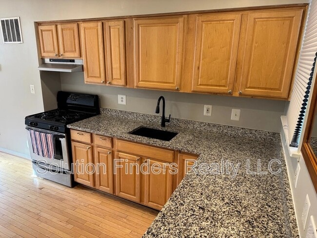 Photo - 1701 Olive St