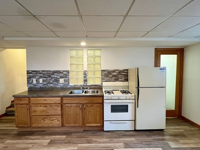 Building Photo - 2093 Creek Rd Unit #3 Lower Rental