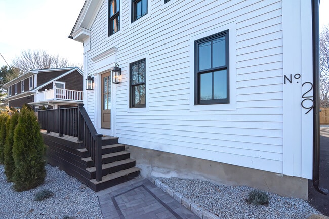 Building Photo - 29 Lion St