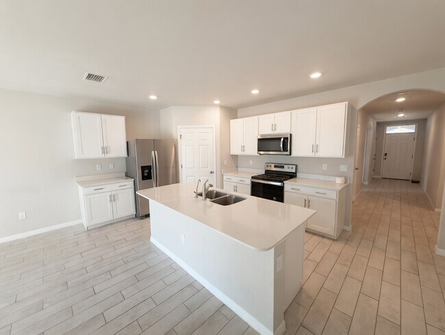 Photo - 20570 Charles St