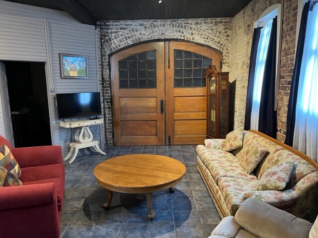 Photo - 415 N Gilbert St