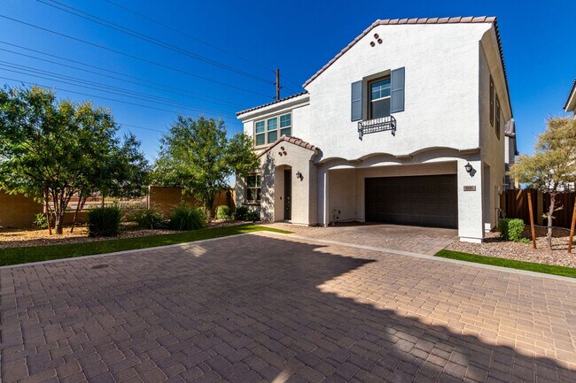 Photo - Beautiful 3 Bed, 3.5 Bath Home in Prime Gilbert Location