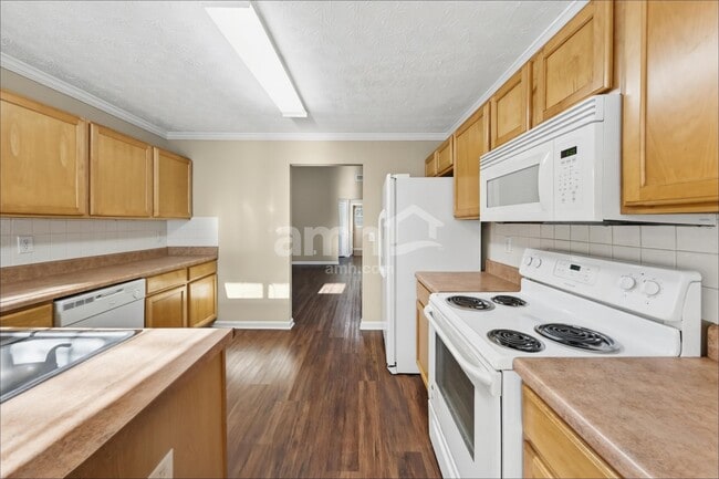 305 Kings Way