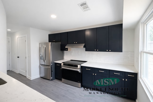 Photo - 37 W 201 Unidad 201 W. 37th Street Carriage House