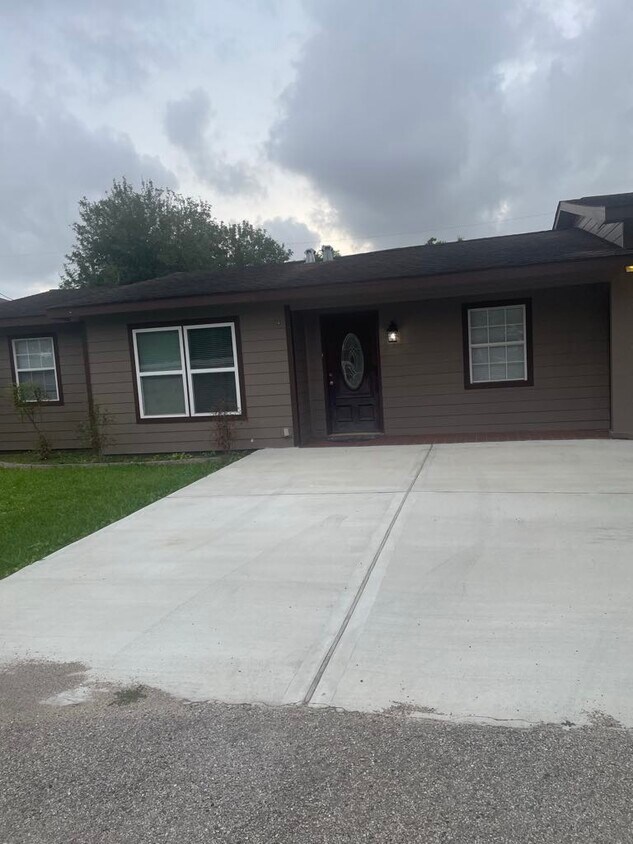 Photo - 2413 9th Ave N (Texas City, TX)