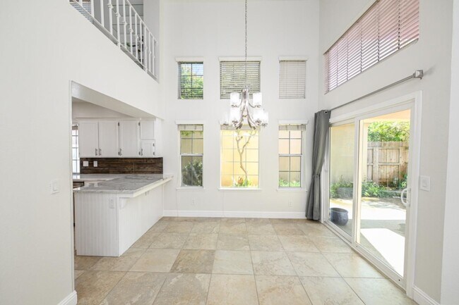 Photo - 645 E Champlain Dr